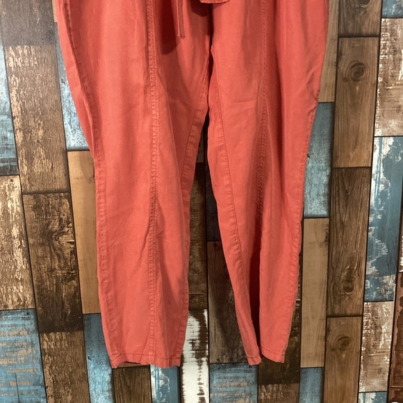 Social standard melody drapery tencel fabric belted pants - Picture 3 of 13